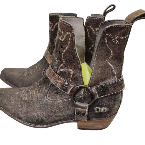 Bedstu Canada Western distressed leather v-cut ankle harness women's boots Sz 8 - Picture 10 of 13